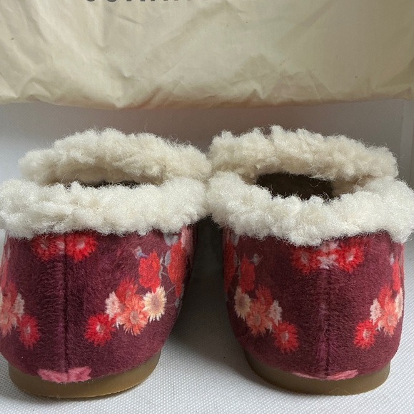 Johnny Was Sweet Bouquet Floral Cozy Shearling Loafer Slippers Burgundy Size 7 - Picture 9 of 13